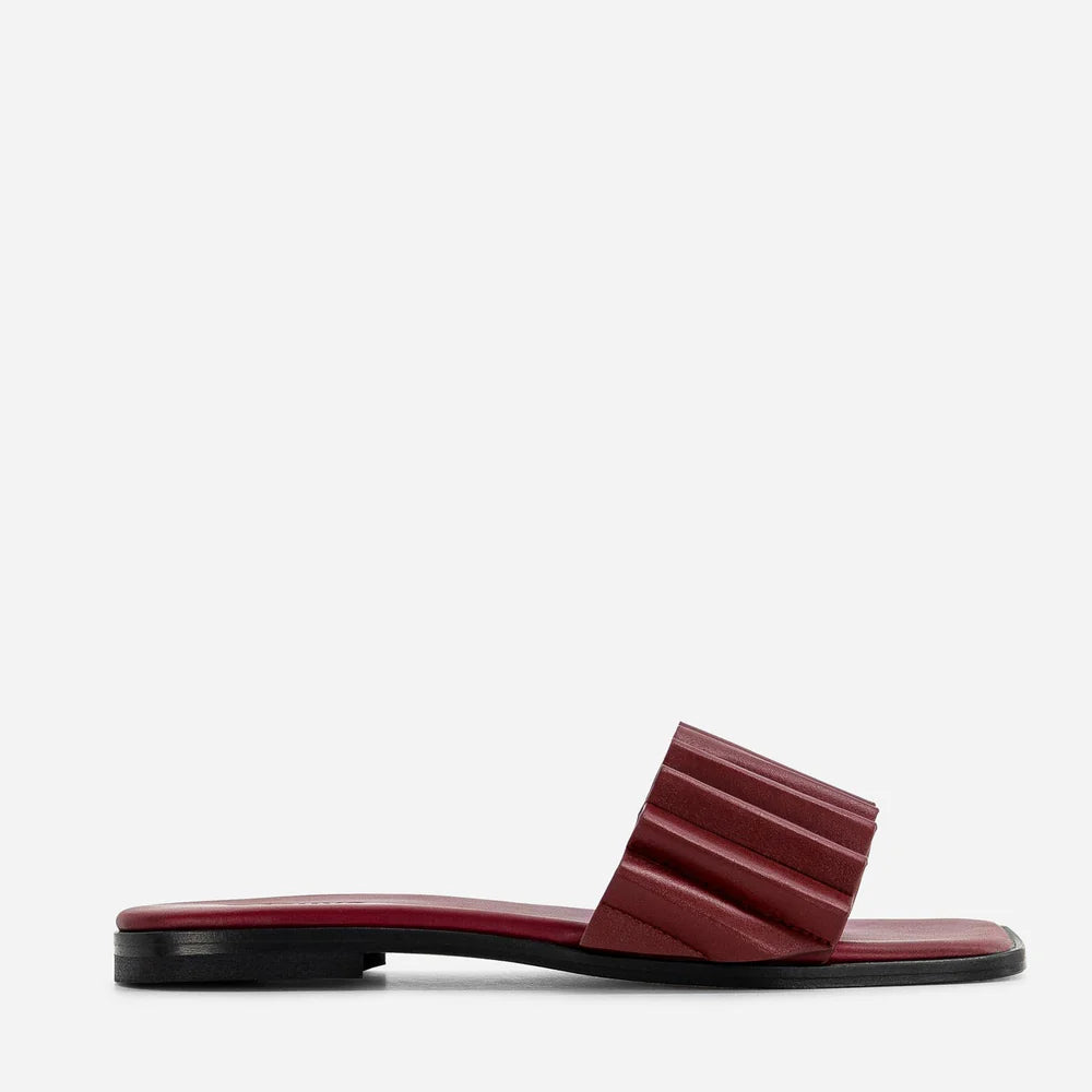 Minimalist Black Flat Slide Sandals – Everyday Comfort Women’s Footwear